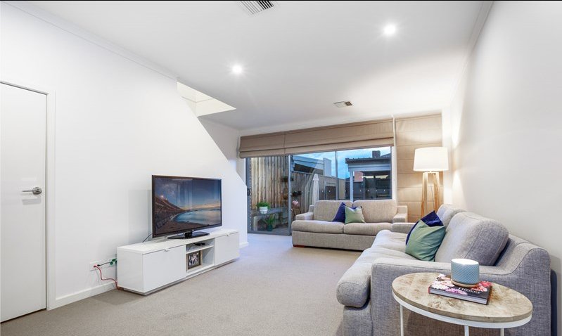 Photo - 6 Bloom Avenue, Wantirna South VIC 3152 - Image 1
