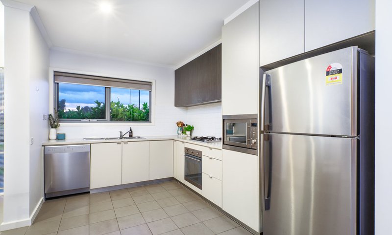 Photo - 6 Bloom Avenue, Wantirna South VIC 3152 - Image 3