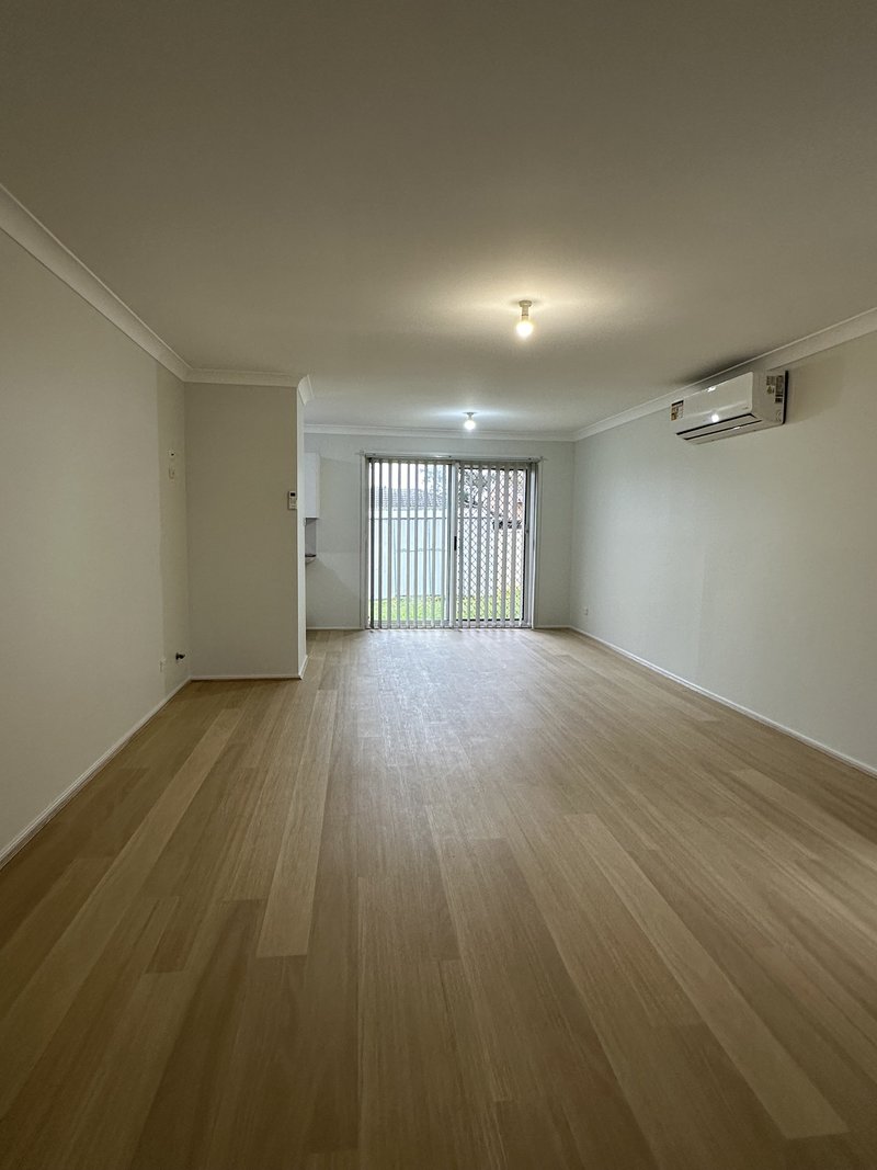 Photo - 6 Bluff Street, Green Valley NSW 2168 - Image 3