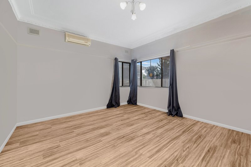 Photo - 6 Bonds Road, Riverwood NSW 2210 - Image 3