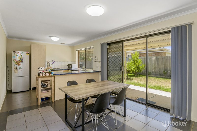 Photo - 6 Bordeaux Drive, Hoppers Crossing VIC 3029 - Image 4