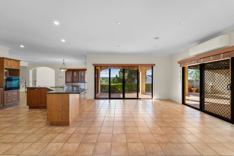 Photo - 6 Borumba Court, Albany Creek QLD 4035 - Image 12