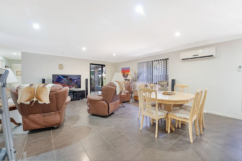 Photo - 6 Bowerbird Crescent, Dakabin QLD 4503 - Image 2