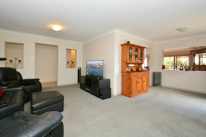 Photo - 6 Bracken Close, Cameron Park NSW 2285 - Image 14