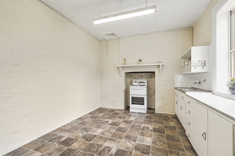 Photo - 6 Bradley Street, Goulburn NSW 2580 - Image 7