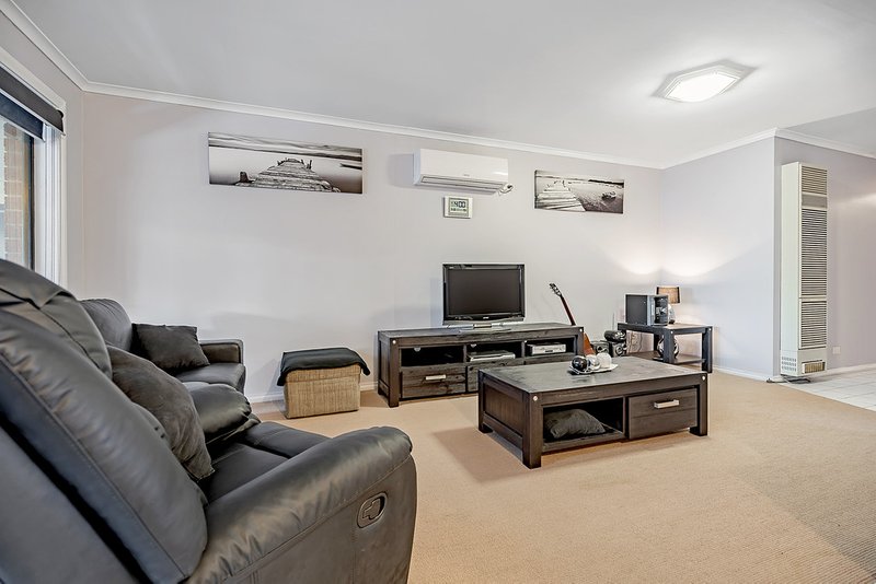 Photo - 6 Brecon Nook, Craigieburn VIC 3064 - Image 2