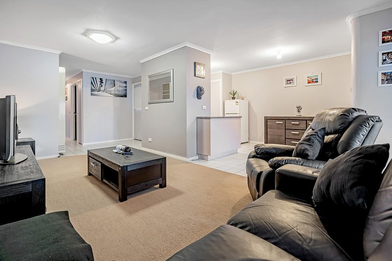 Photo - 6 Brecon Nook, Craigieburn VIC 3064 - Image 3