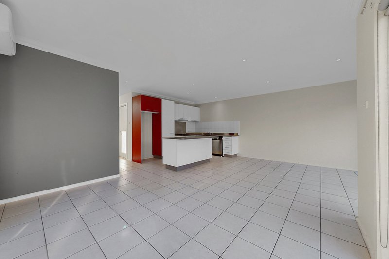 Photo - 6 Brentwood Place, Roxburgh Park VIC 3064 - Image 2