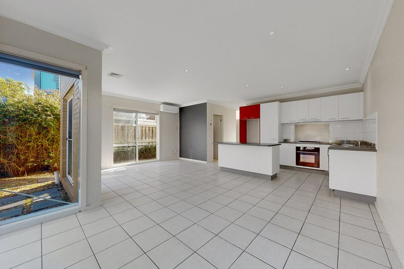 Photo - 6 Brentwood Place, Roxburgh Park VIC 3064 - Image 6