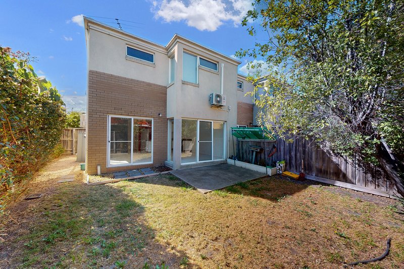 Photo - 6 Brentwood Place, Roxburgh Park VIC 3064 - Image 15