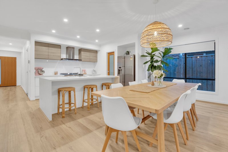 Photo - 6 Bringa Drive, Mickleham VIC 3064 - Image 5