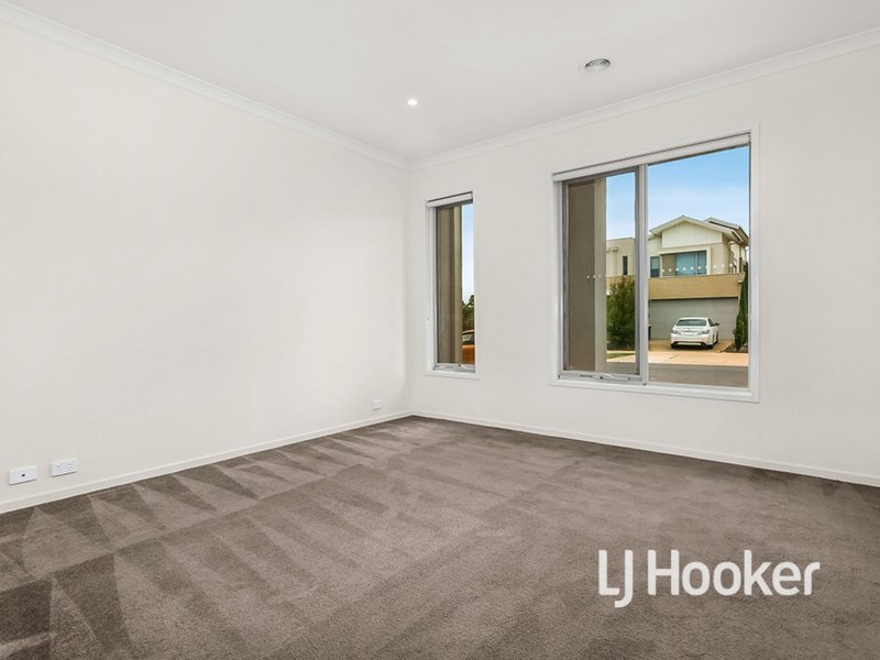 Photo - 6 Broadbeach Circuit, Sanctuary Lakes VIC 3030 - Image 6