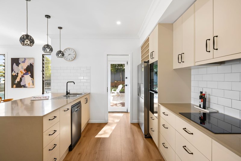 Photo - 6 Broadbent Street, Ashgrove QLD 4060 - Image 10