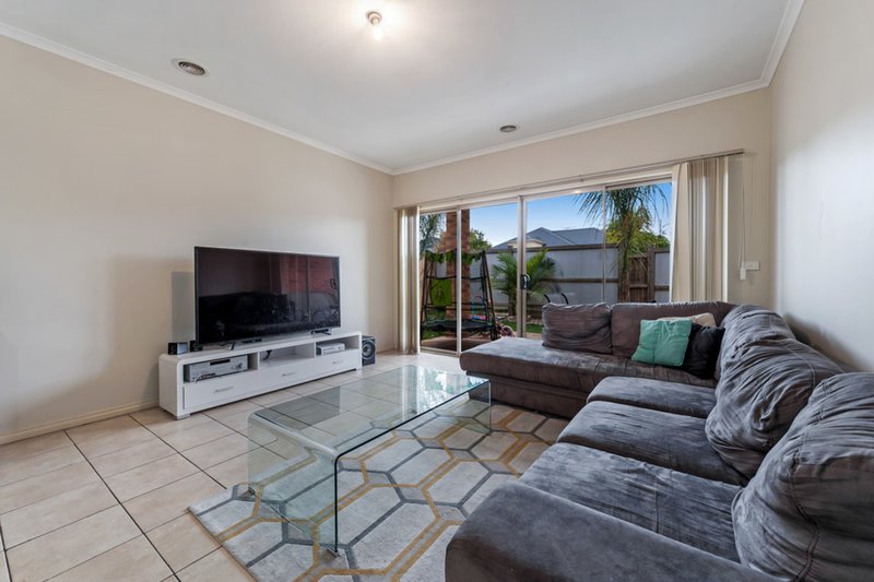 Photo - 6 Broadway , Caroline Springs VIC 3023 - Image 5