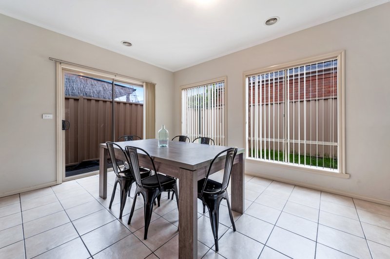 Photo - 6 Broadway , Caroline Springs VIC 3023 - Image 6