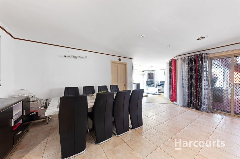 Photo - 6 Brookside Court, Caroline Springs VIC 3023 - Image 5