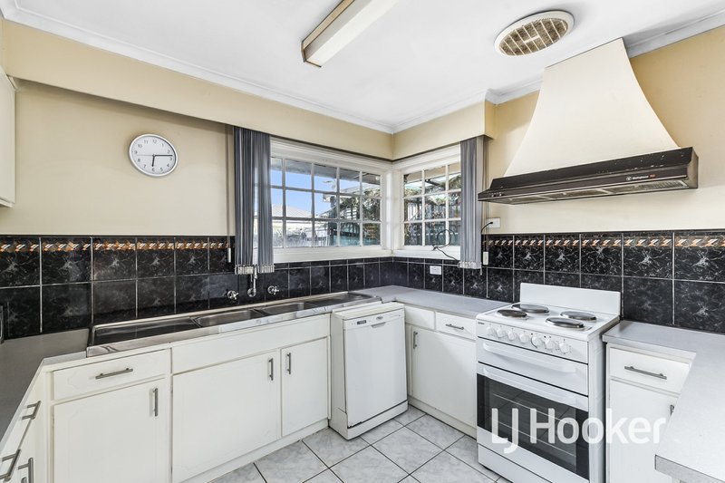 Photo - 6 Bruce Street, Cranbourne VIC 3977 - Image 4