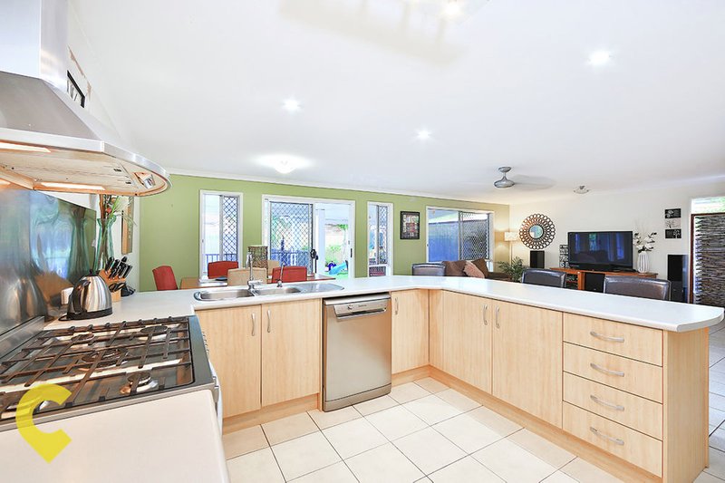 Photo - 6 Bryce Court, Redcliffe QLD 4020 - Image 2