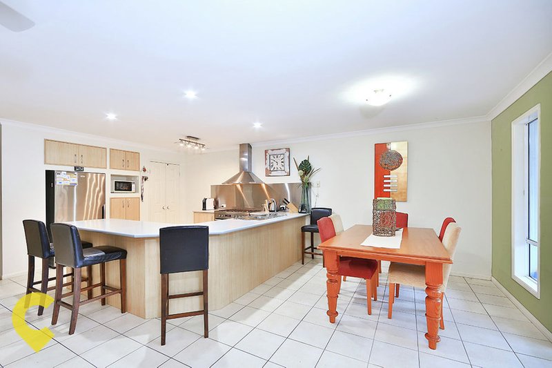 Photo - 6 Bryce Court, Redcliffe QLD 4020 - Image 3