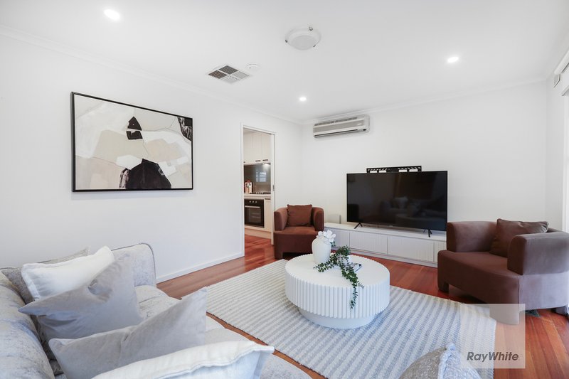 Photo - 6 Bunbury Court, Gladstone Park VIC 3043 - Image 5