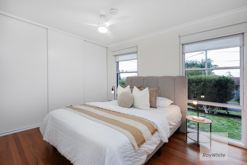 Photo - 6 Bunbury Court, Gladstone Park VIC 3043 - Image 9