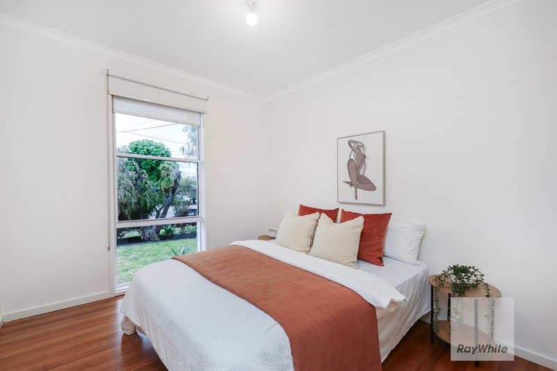 Photo - 6 Bunbury Court, Gladstone Park VIC 3043 - Image 10