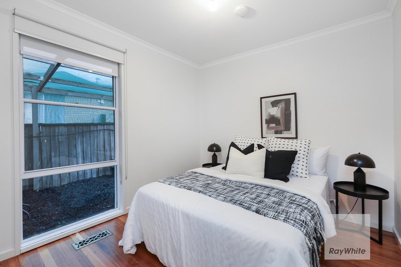 Photo - 6 Bunbury Court, Gladstone Park VIC 3043 - Image 11