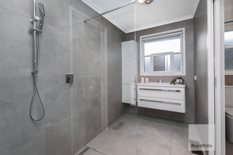 Photo - 6 Bunbury Court, Gladstone Park VIC 3043 - Image 12