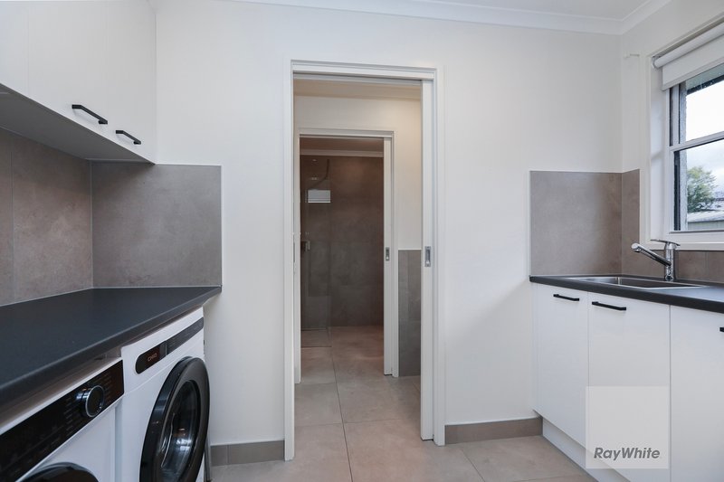 Photo - 6 Bunbury Court, Gladstone Park VIC 3043 - Image 13