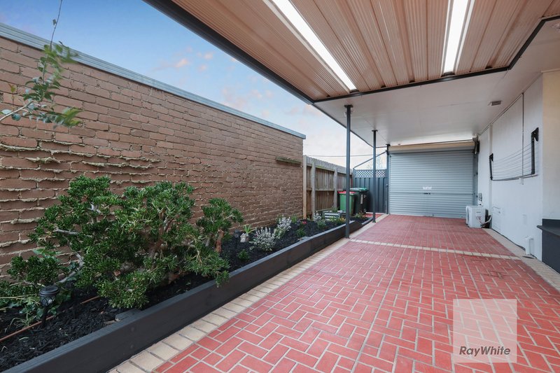 Photo - 6 Bunbury Court, Gladstone Park VIC 3043 - Image 18