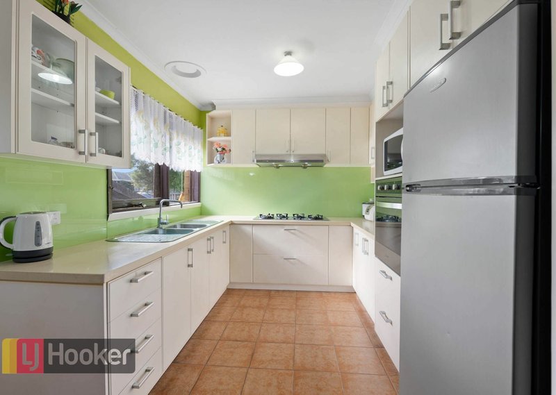 Photo - 6 Bundeena Avenue, Keysborough VIC 3173 - Image 3