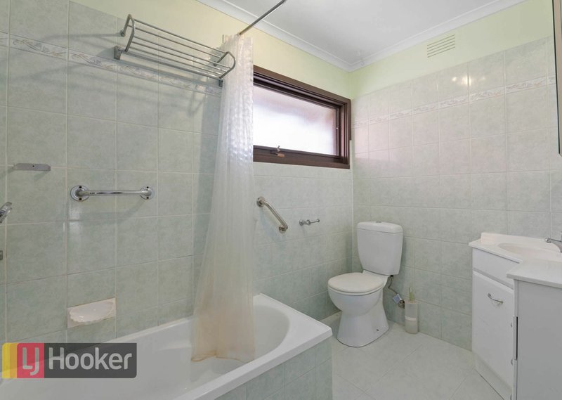 Photo - 6 Bundeena Avenue, Keysborough VIC 3173 - Image 5