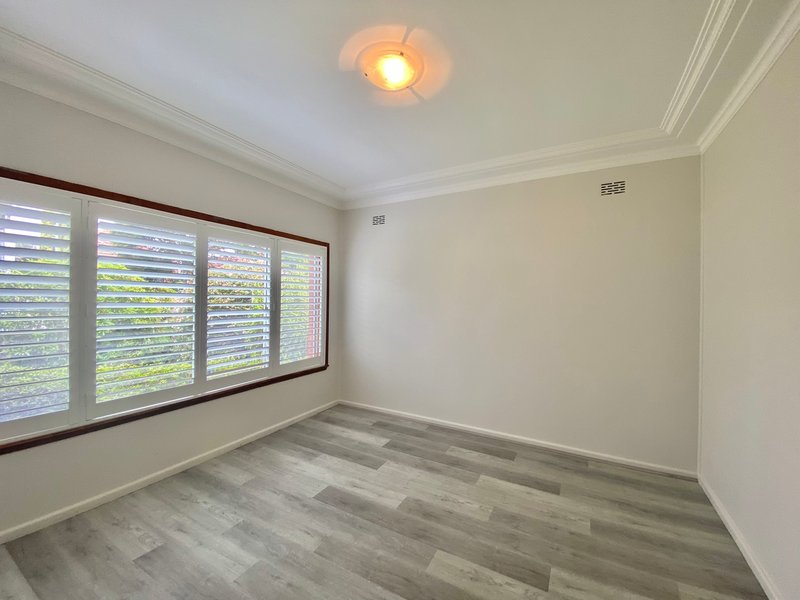 Photo - 6 Bungalow Road, Peakhurst NSW 2210 - Image 3