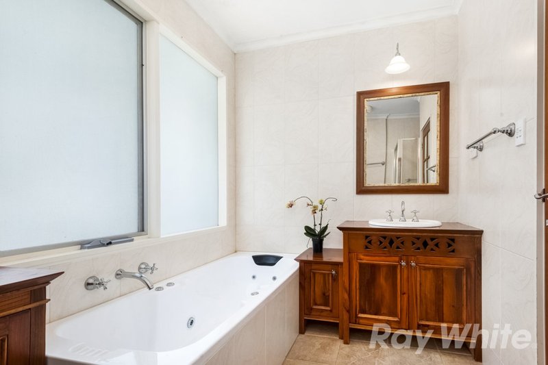 Photo - 6 Bunker Crescent, Glen Waverley VIC 3150 - Image 7