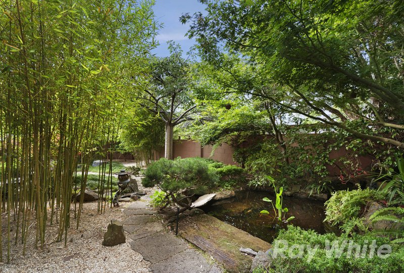 Photo - 6 Bunker Crescent, Glen Waverley VIC 3150 - Image 9