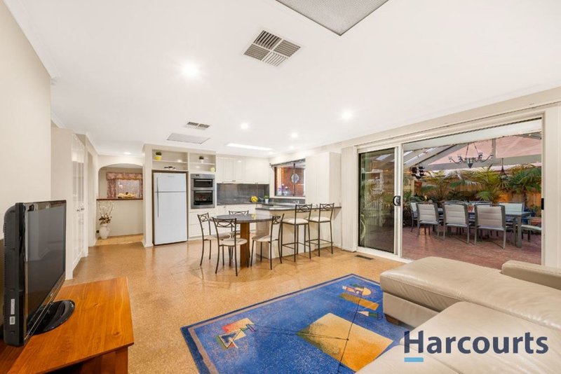 Photo - 6 Burlington Crescent, Wantirna VIC 3152 - Image 2