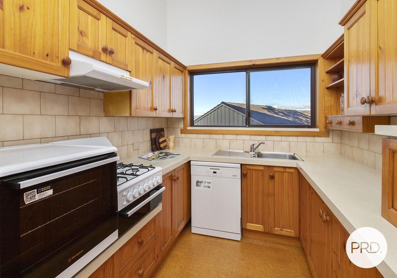 Photo - 6 Burrows Avenue, Kanahooka NSW 2530 - Image 4