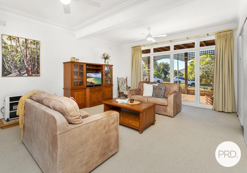 Photo - 6 Burrows Avenue, Kanahooka NSW 2530 - Image 6