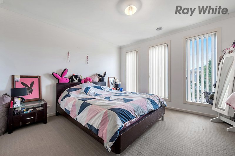 Photo - 6 Burswood Circuit, Melton West VIC 3337 - Image 2