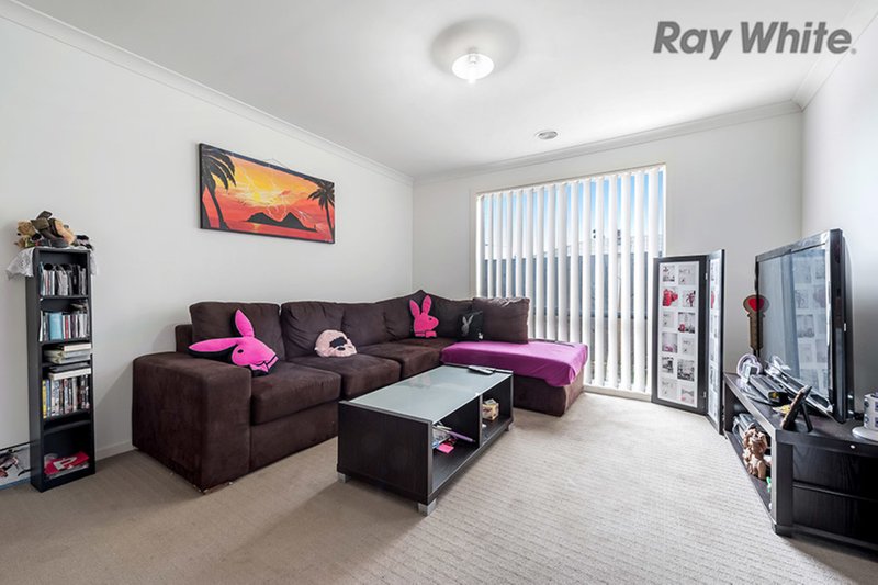 Photo - 6 Burswood Circuit, Melton West VIC 3337 - Image 4