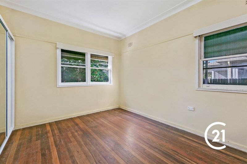 Photo - 6 Cacia Avenue, Seven Hills NSW 2147 - Image 6