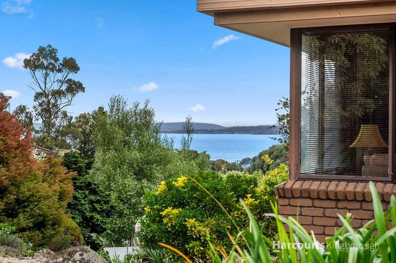 Photo - 6 Calder Crescent, Blackmans Bay TAS 7052 - Image 3