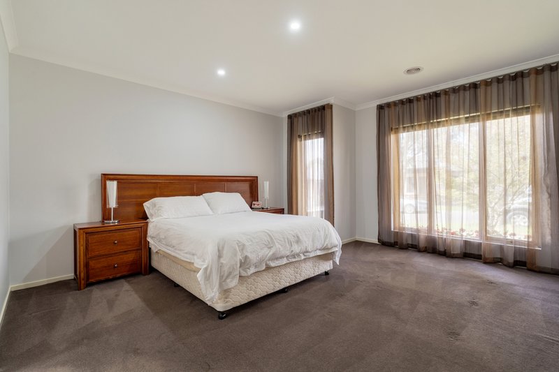 Photo - 6 Calibre Avenue, Craigieburn VIC 3064 - Image 2