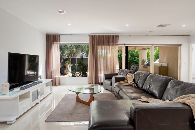Photo - 6 Calibre Avenue, Craigieburn VIC 3064 - Image 11