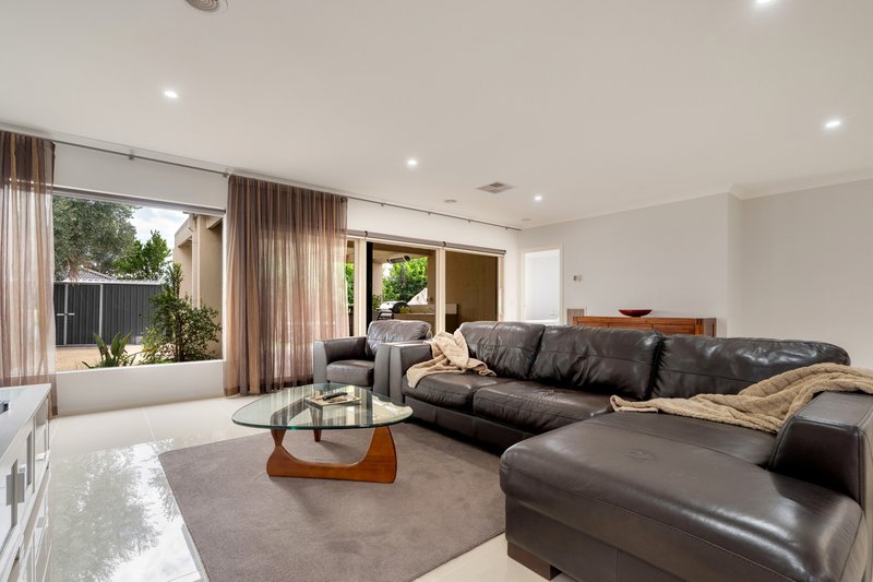 Photo - 6 Calibre Avenue, Craigieburn VIC 3064 - Image 12