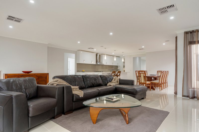 Photo - 6 Calibre Avenue, Craigieburn VIC 3064 - Image 13