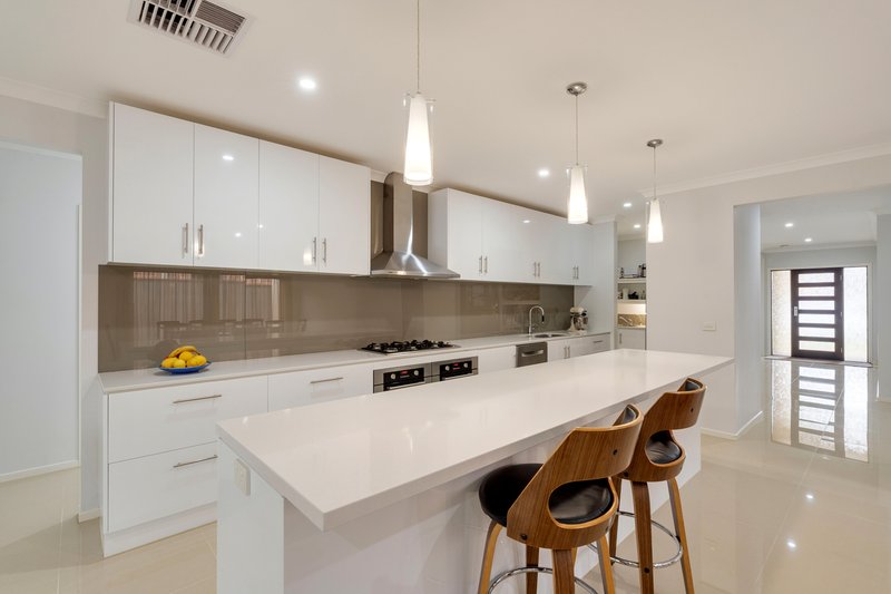 Photo - 6 Calibre Avenue, Craigieburn VIC 3064 - Image 16