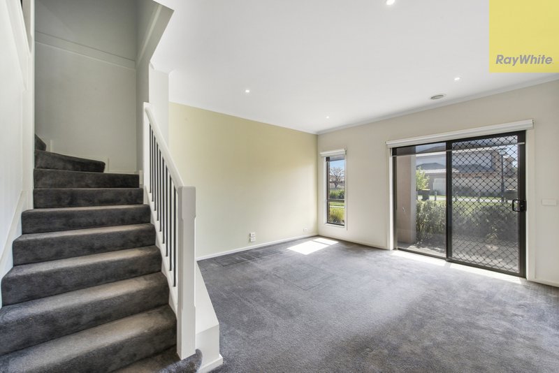 Photo - 6 Callista Circuit, Taylors Hill VIC 3037 - Image 3