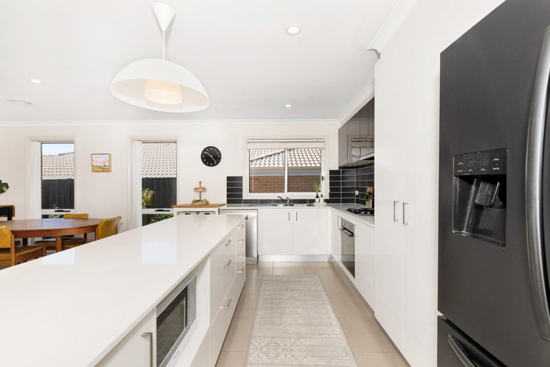 Photo - 6 Calyute Street, Bonner ACT 2914 - Image 8