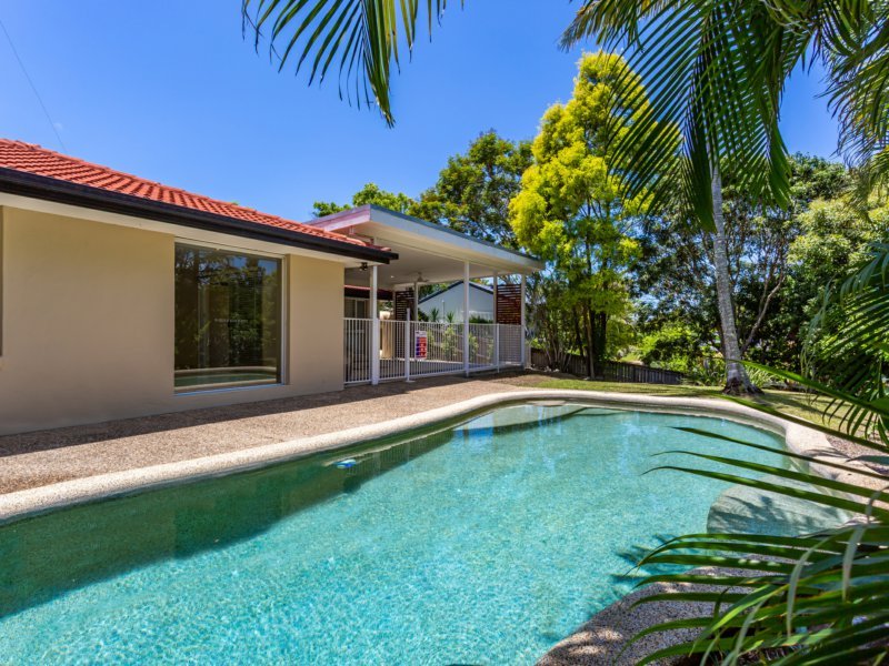 6 Cambridge Court, Carrara QLD 4211